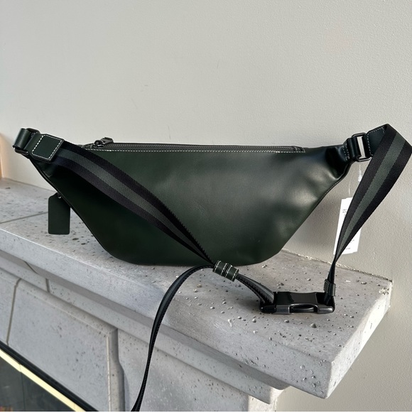 NWT Coach Warren Belt Bag In Signature Canvas With Varsity Motif - Picture 8 of 13